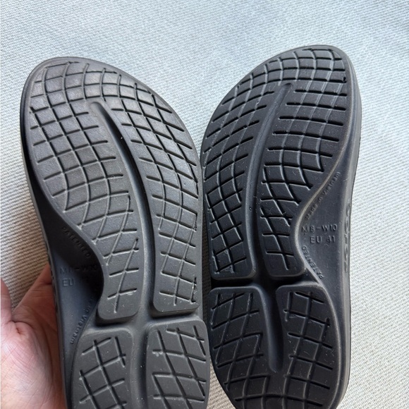 OOFOS - Picture 6 of 10